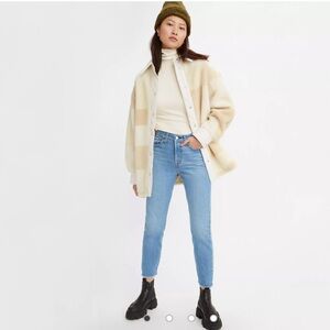 Brand new (tags on) Levi’s Wedgie Icon Fit Ankle Jeans!